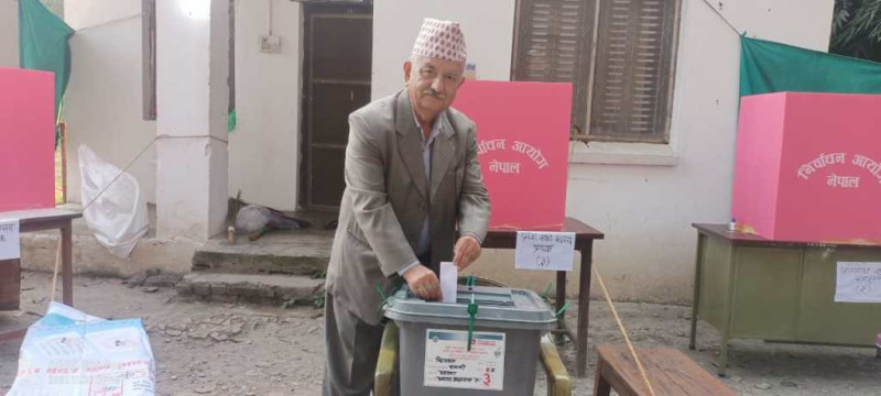 सुरेन्द्र पाण्डेले गरे मतदान 